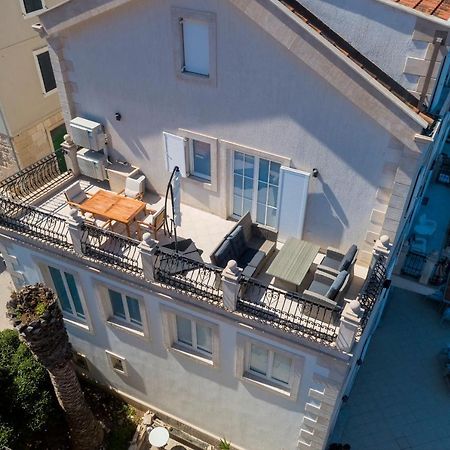 Seafront Apartment Duo Vis Esterno foto