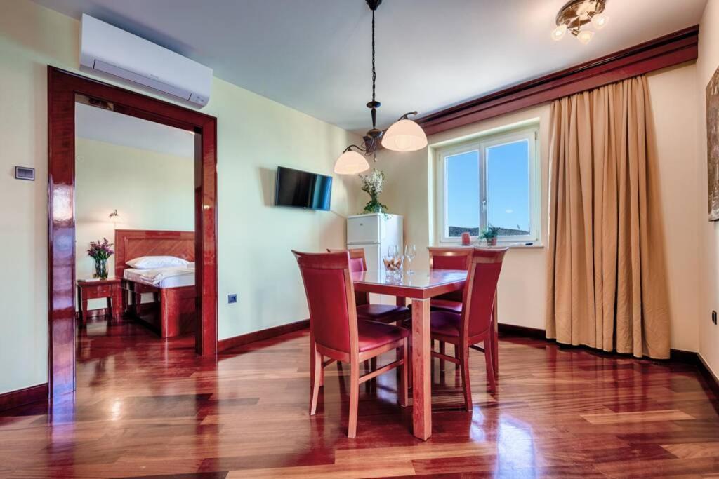 Seafront Apartment Duo Vis Esterno foto