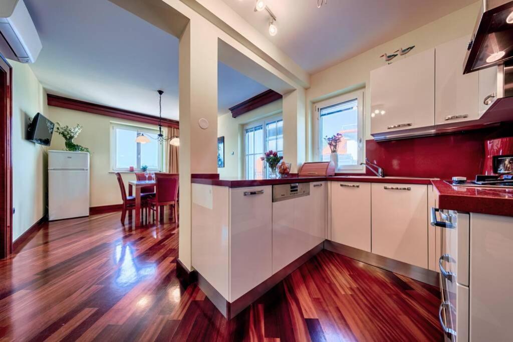 Seafront Apartment Duo Vis Esterno foto