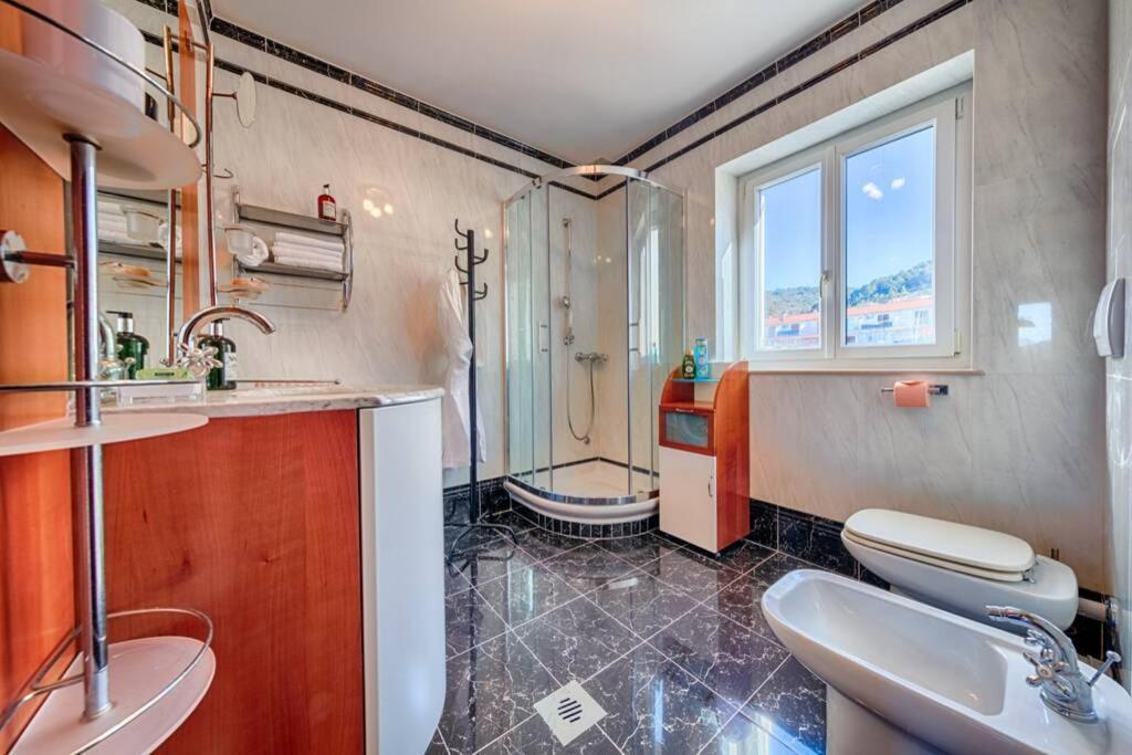 Seafront Apartment Duo Vis Esterno foto